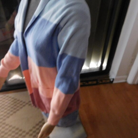 This Anixray oversized sweater is ready for Fall–Sz Med,  Blues & Mauves, 2 pock - Picture 3 of 4